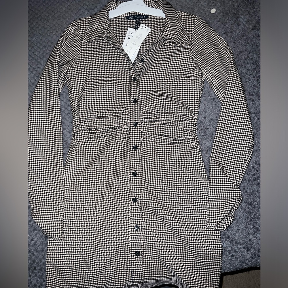Very cute and stylish mini buttoned up dress colors of beige and black.